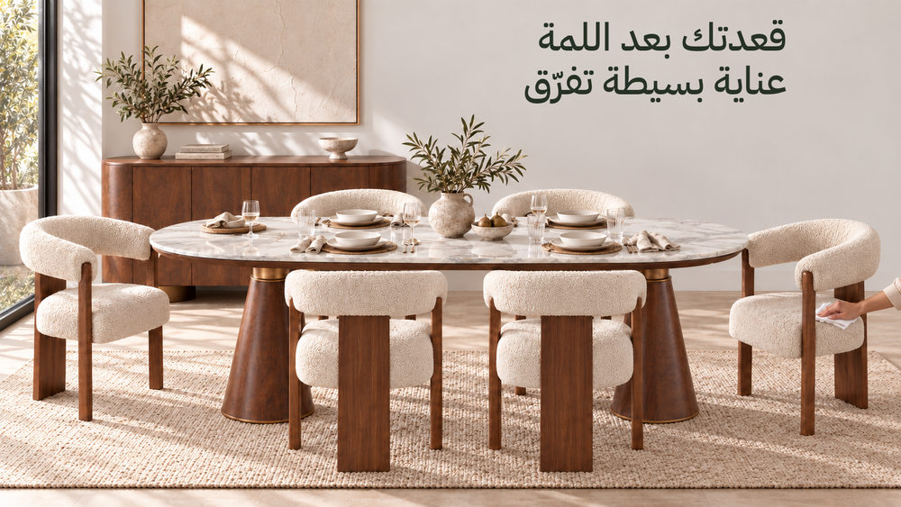 سفرة كاملة بكراسي تاليا وإيد بتنضف القماش بعد اللمة